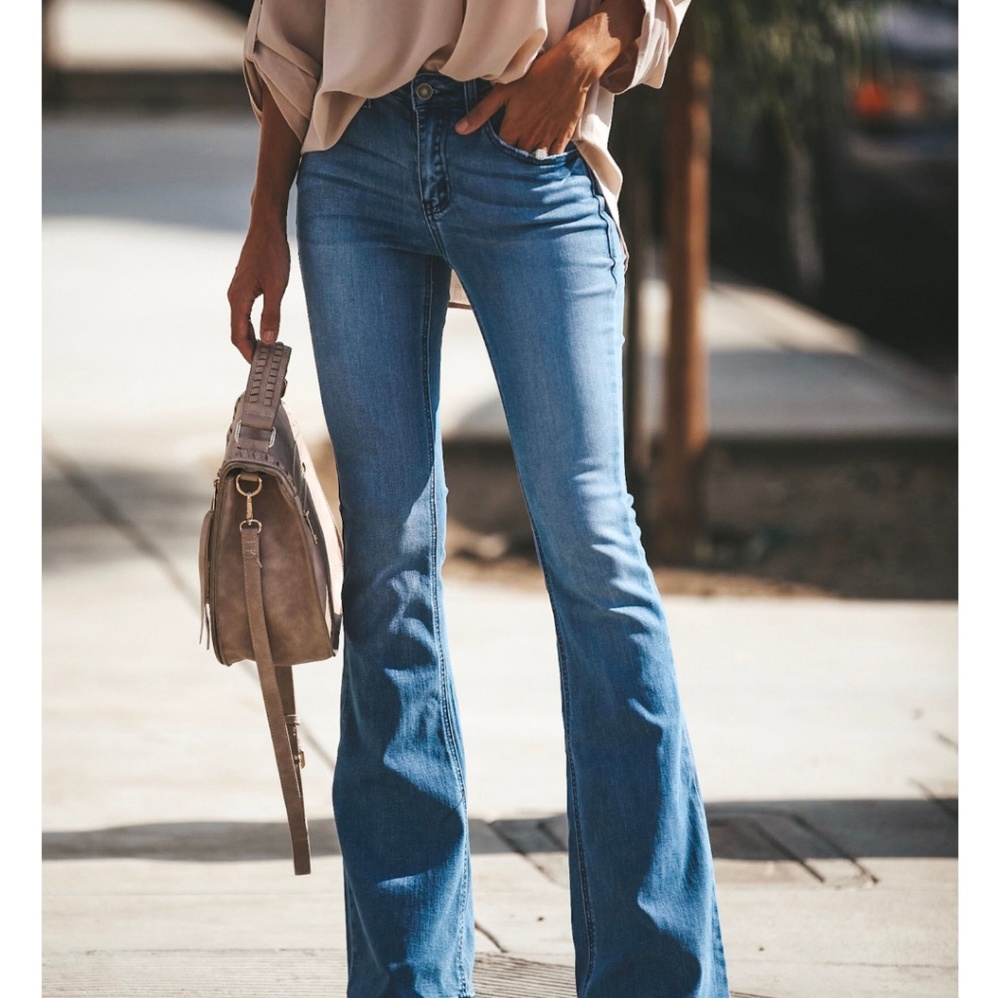 GIADA Bell Bottom Jeans - Picture 7 of 8